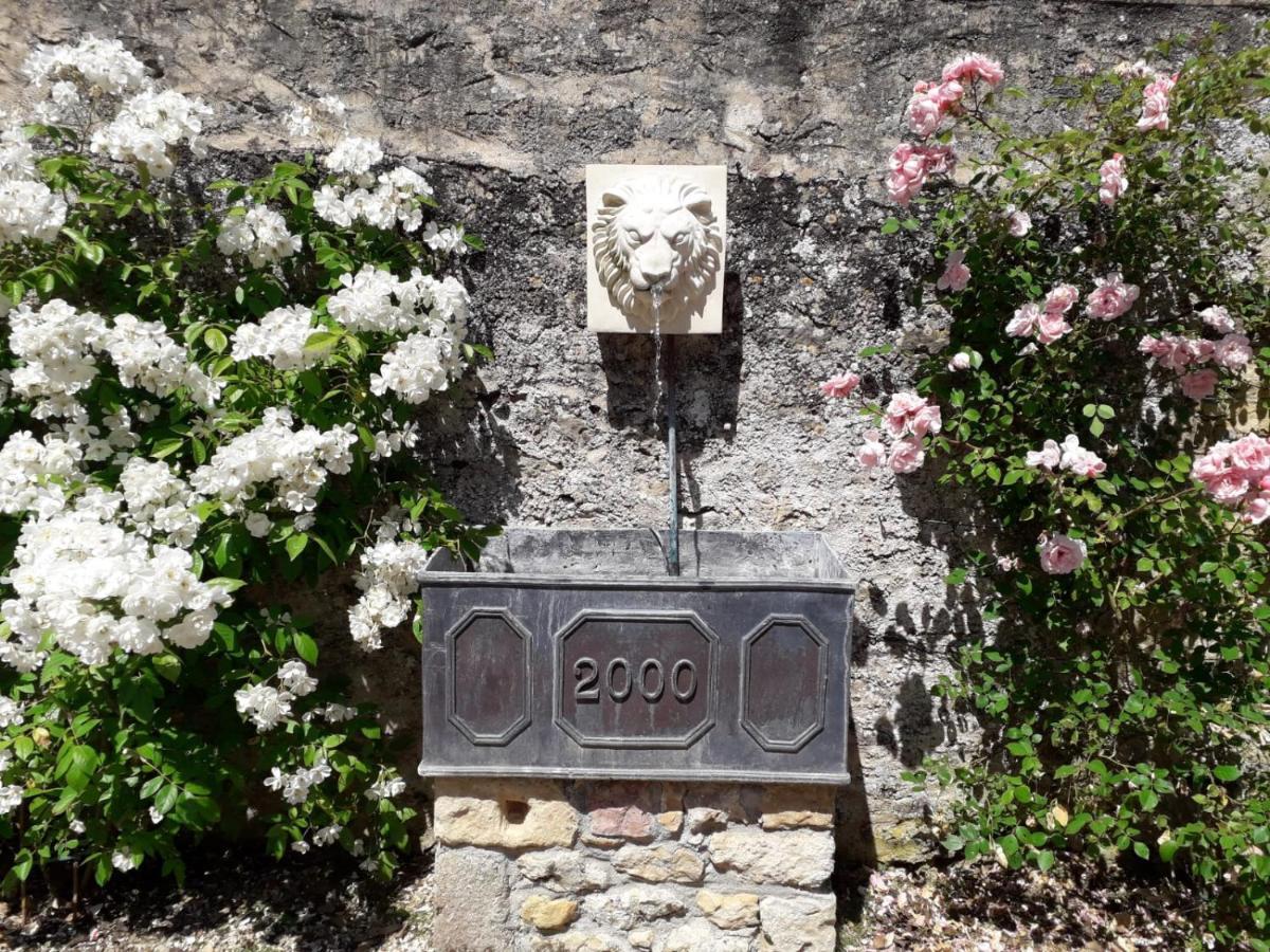 14Th Century Priory In Pressigny Pressigny (Deux-Sevres) Exterior foto