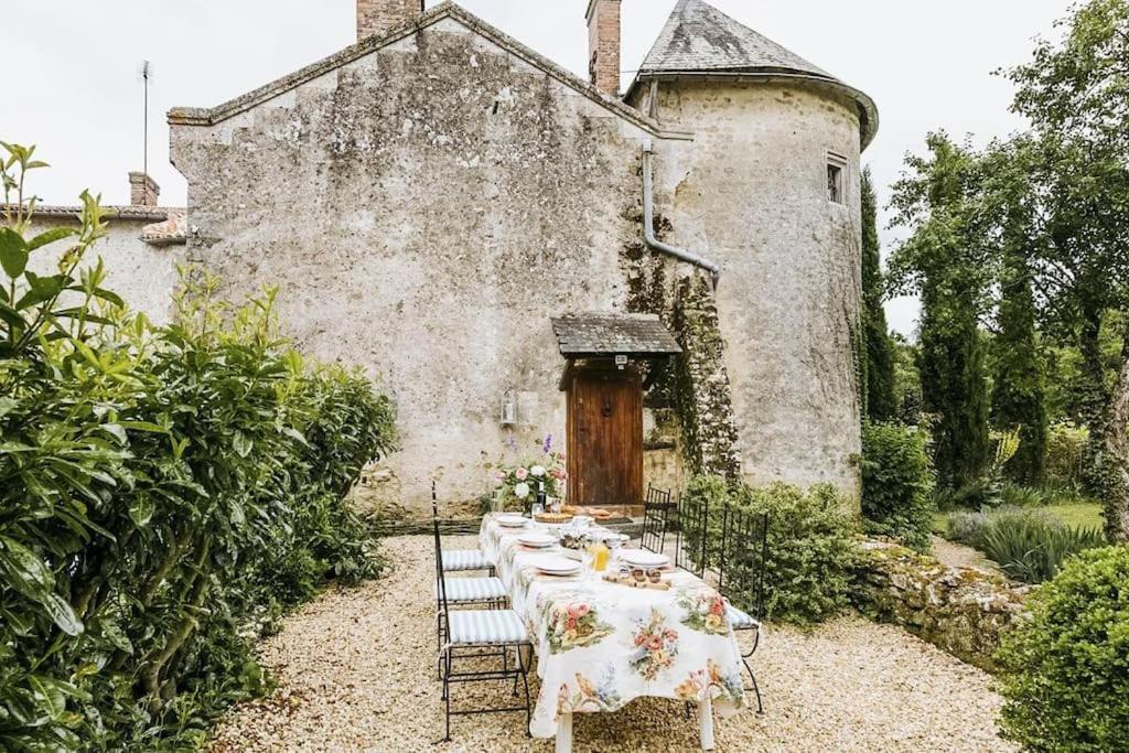 14Th Century Priory In Pressigny Pressigny (Deux-Sevres) Exterior foto