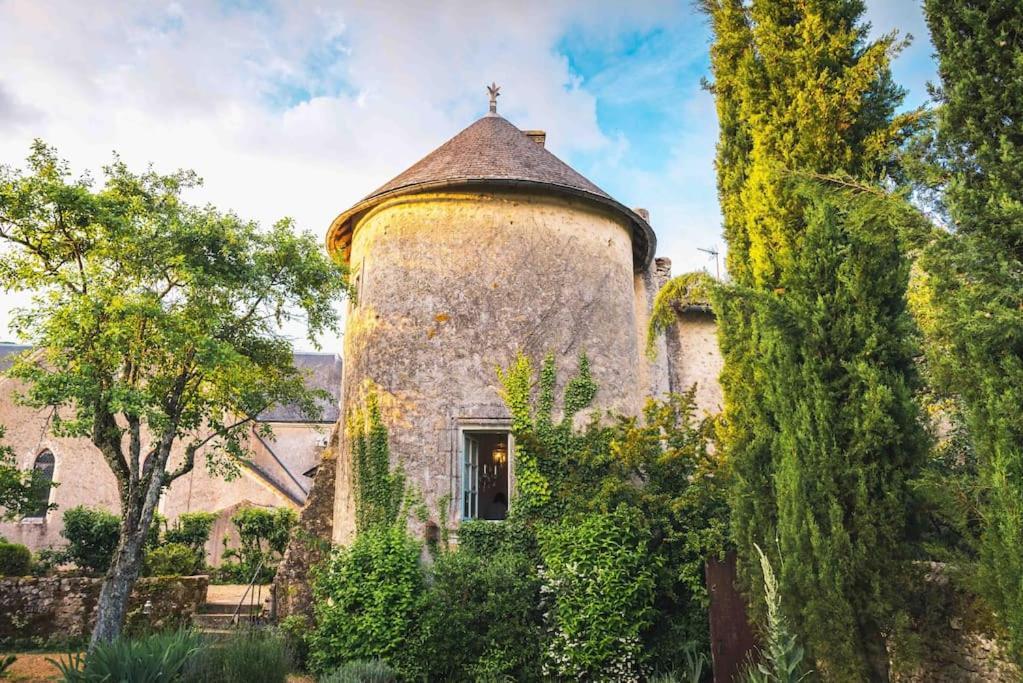 14Th Century Priory In Pressigny Pressigny (Deux-Sevres) Exterior foto